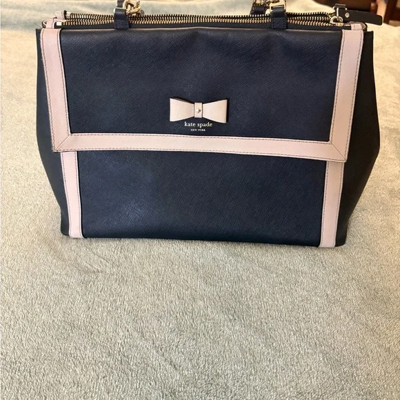 Kate Spade Large Hazel Court
Mason Bow Tie Bag - Picture 2 of 12